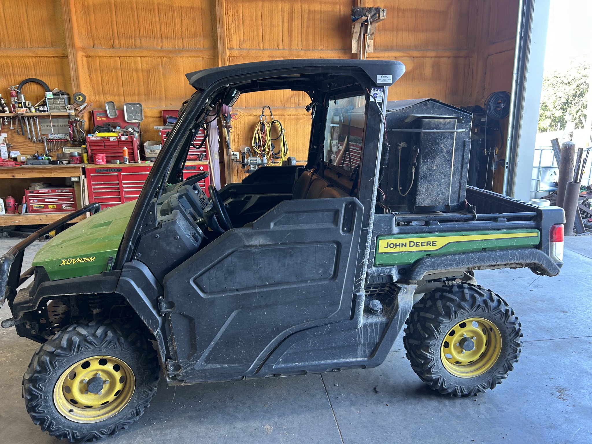 2023 John Deere XUV 835M Image 2