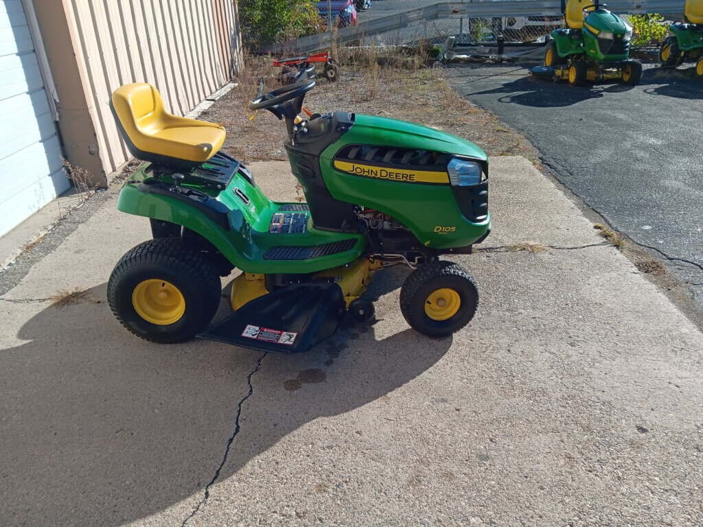 2015 John Deere D105 Image 2