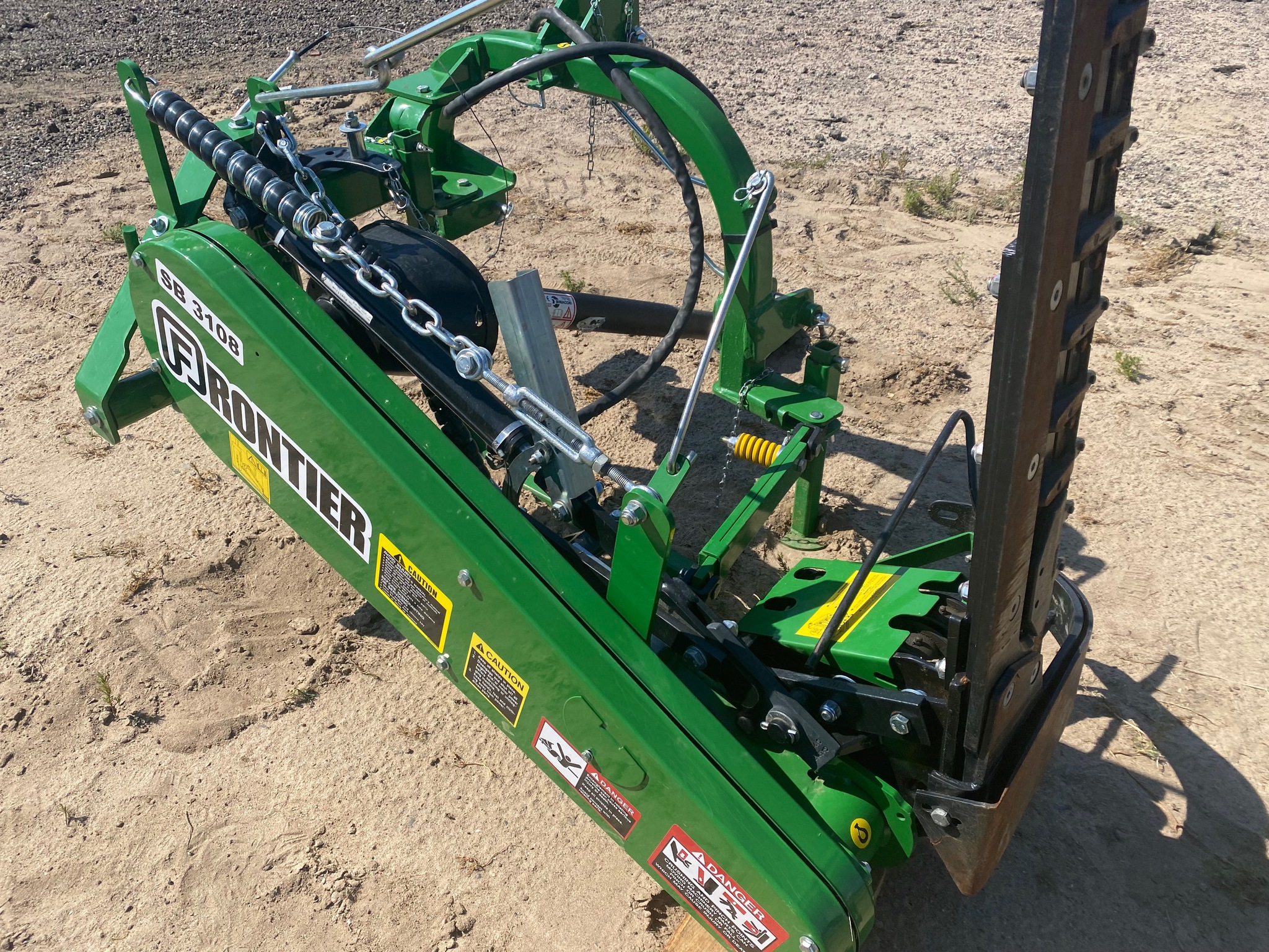 2023 Frontier SB3108 Image 4