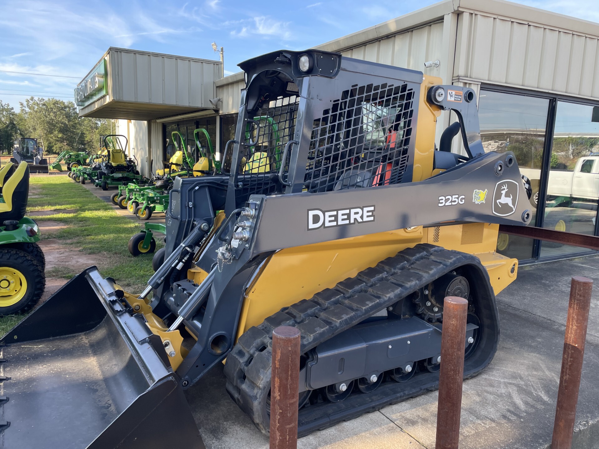 2024 John Deere 325G Image 1
