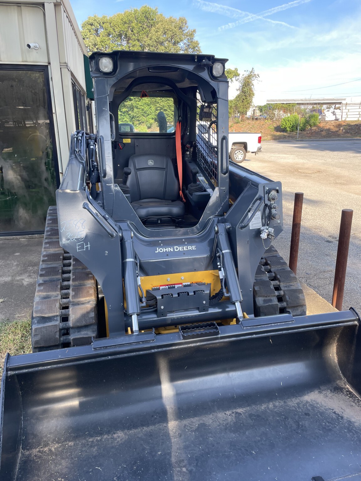 2024 John Deere 325G Image 2