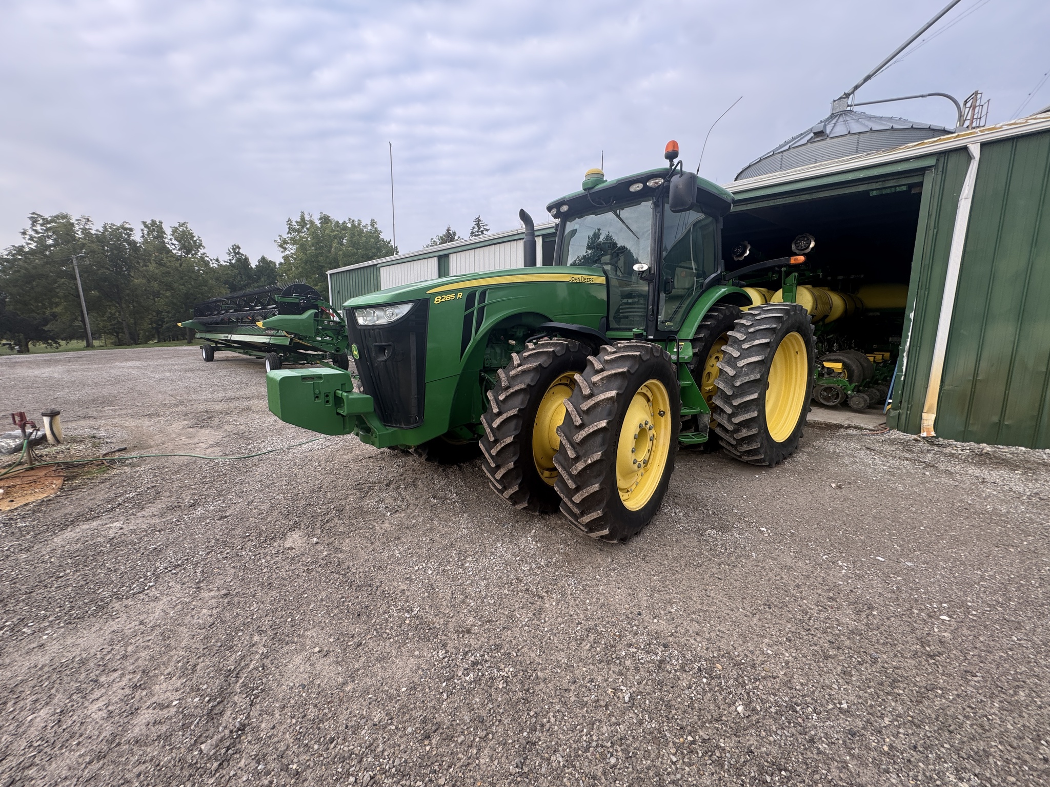2013 John Deere 8285R Image 2