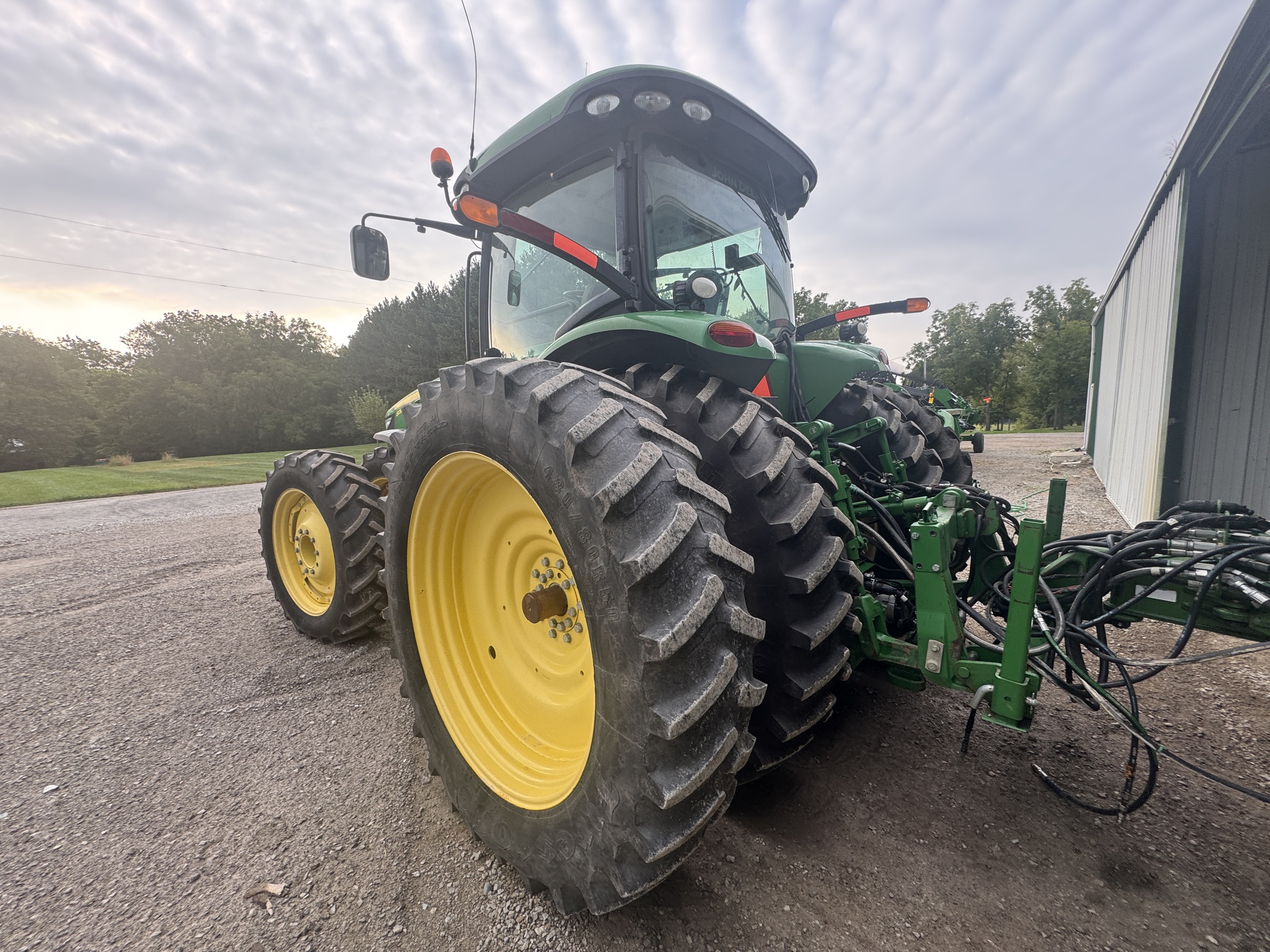 2013 John Deere 8285R Image 8