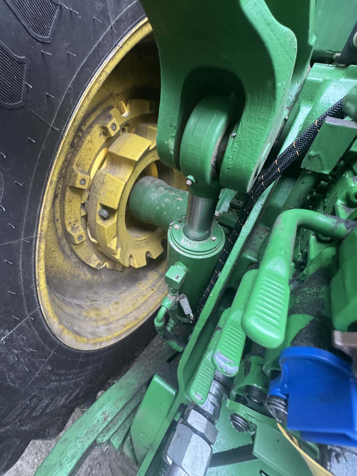 2013 John Deere 8285R Image 10