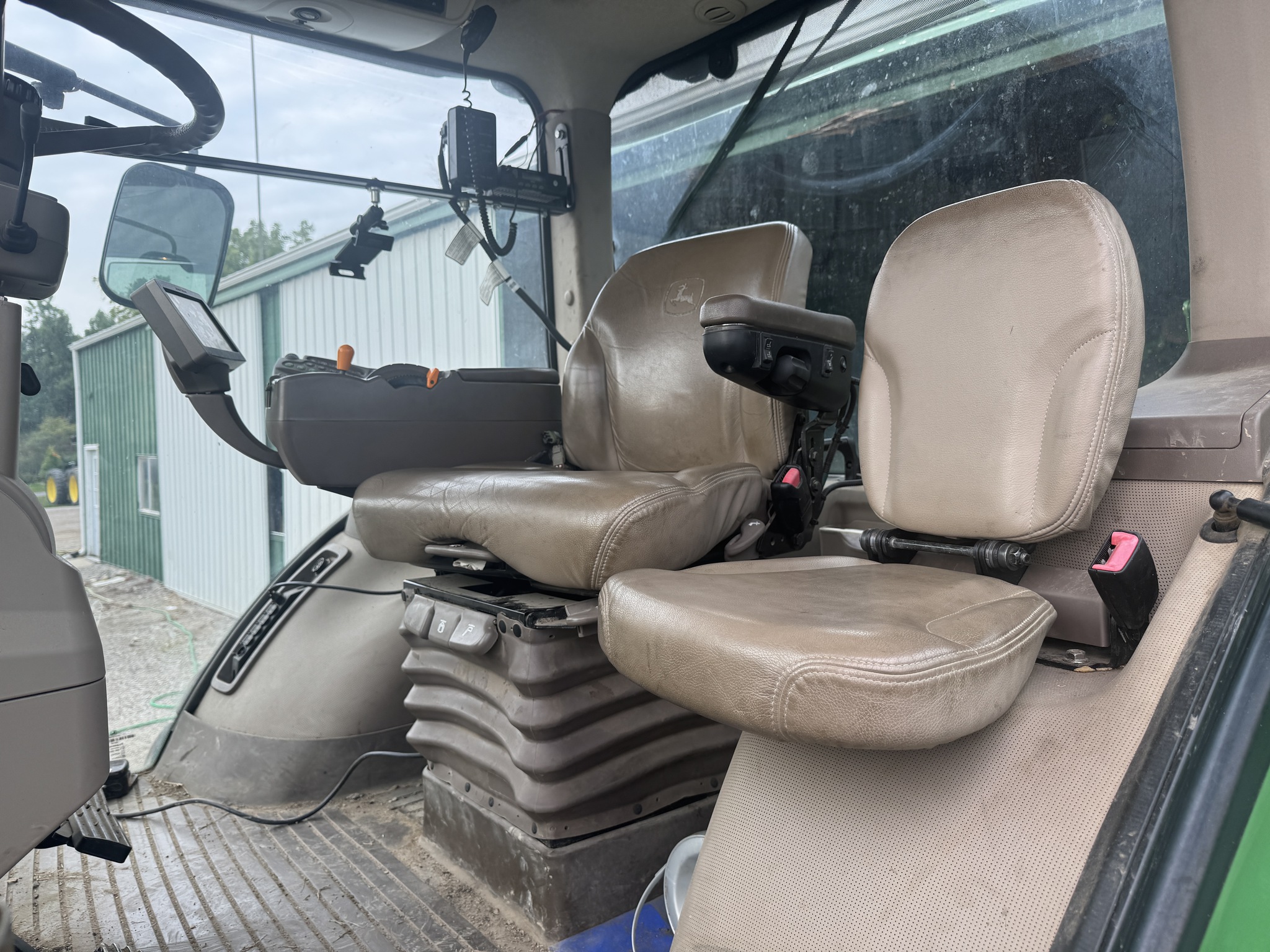 2013 John Deere 8285R Image 16