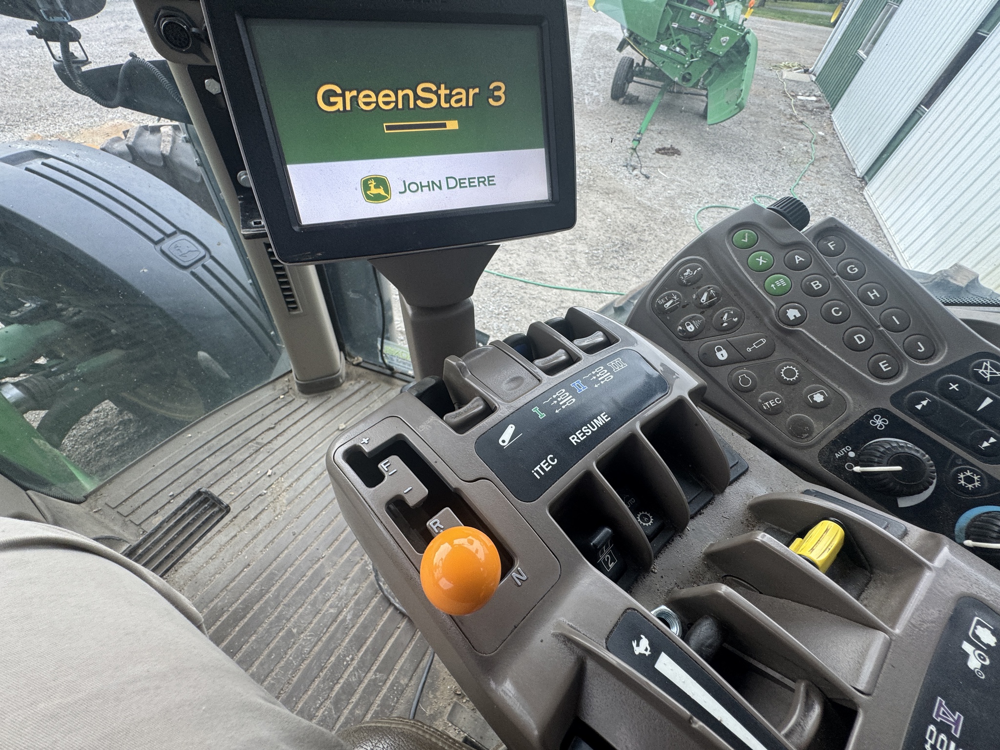 2013 John Deere 8285R Image 19
