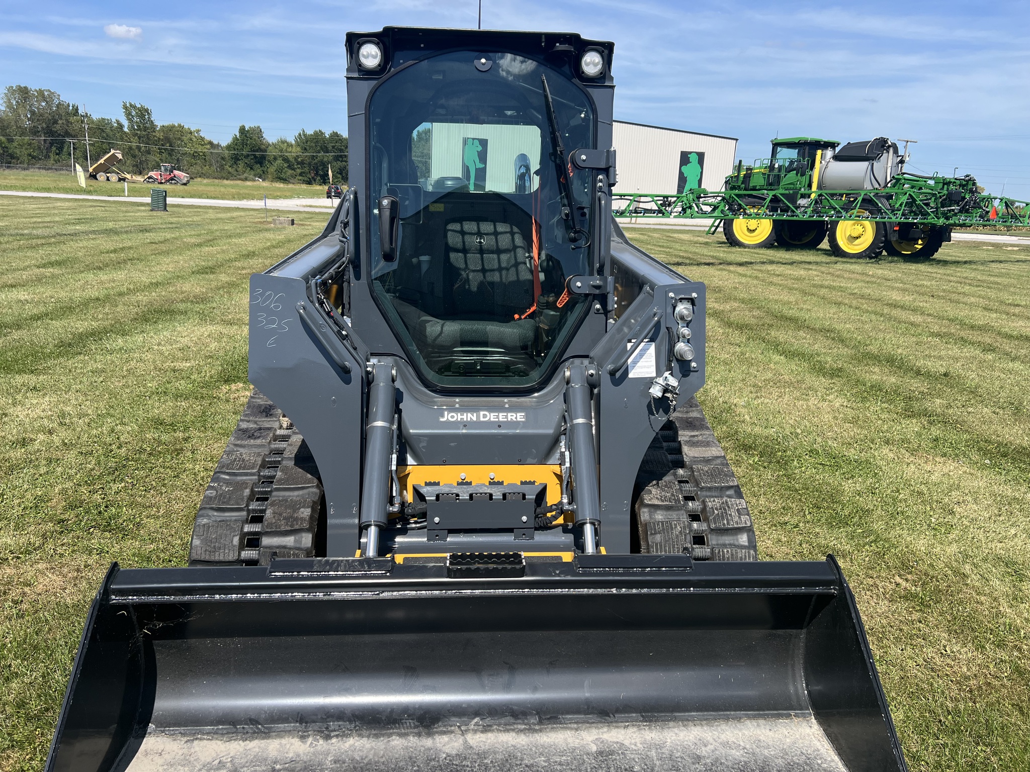 2025 John Deere 325G Image 3