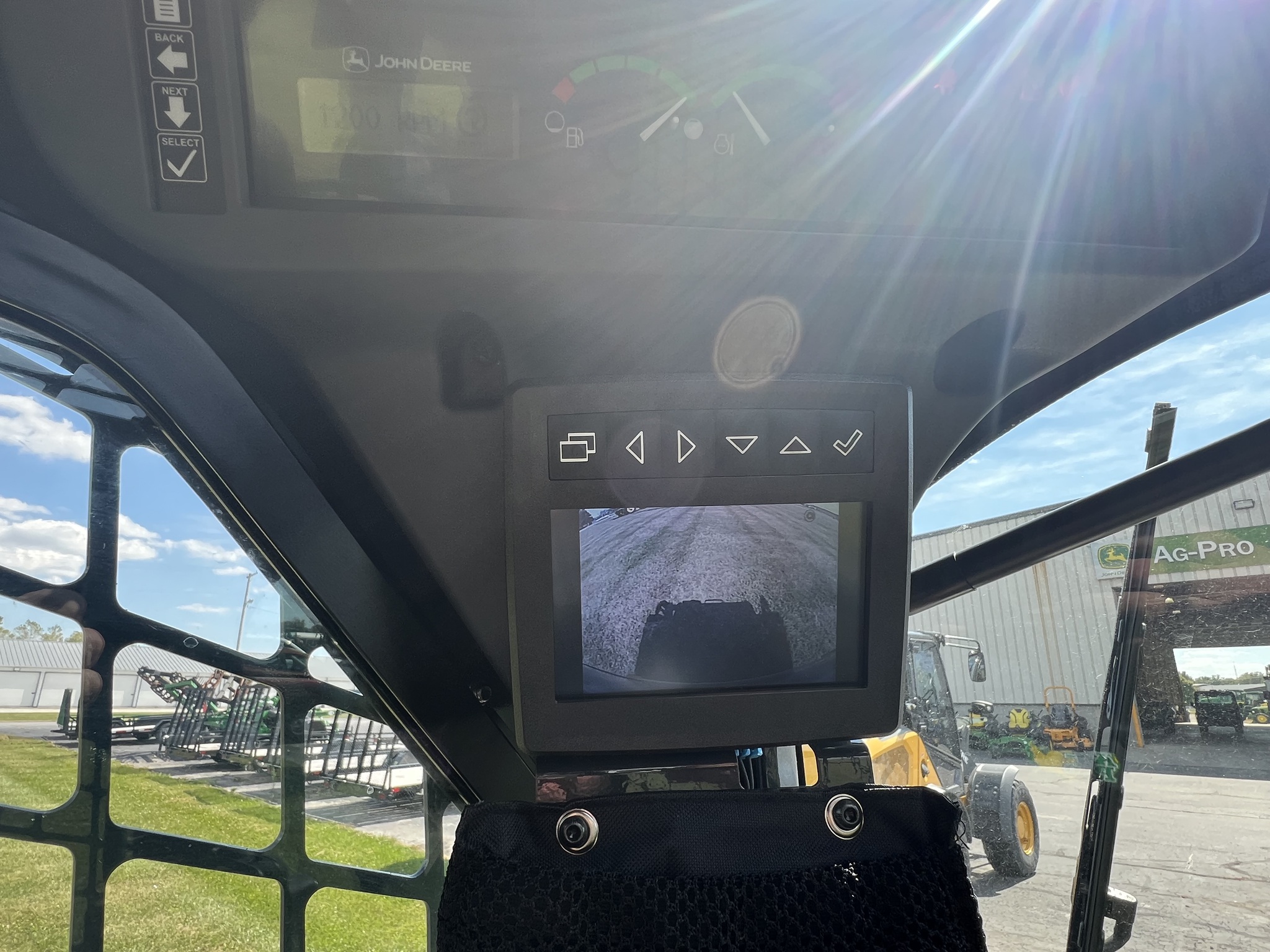 2025 John Deere 325G Image 6