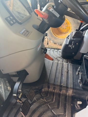 2013 New Holland Boomer 3050 CVT Cab Image 9