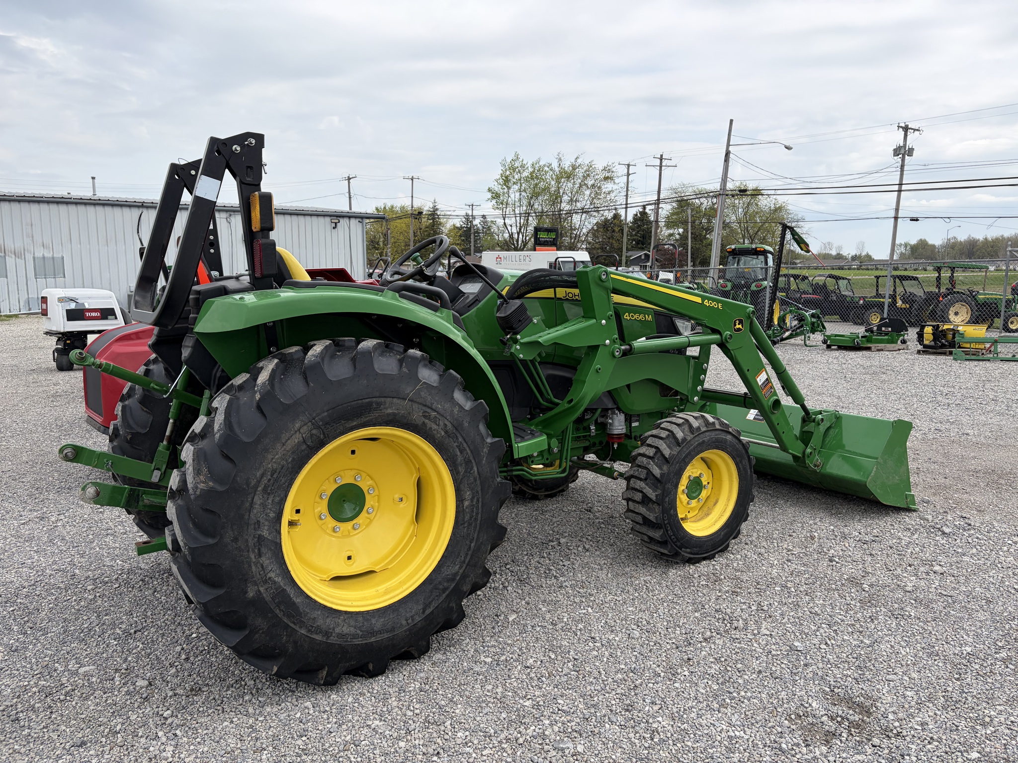 2023 John Deere 4066M Image 6