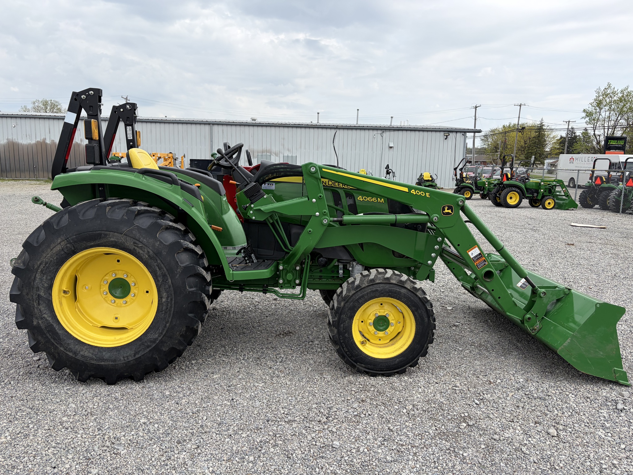 2023 John Deere 4066M Image 7