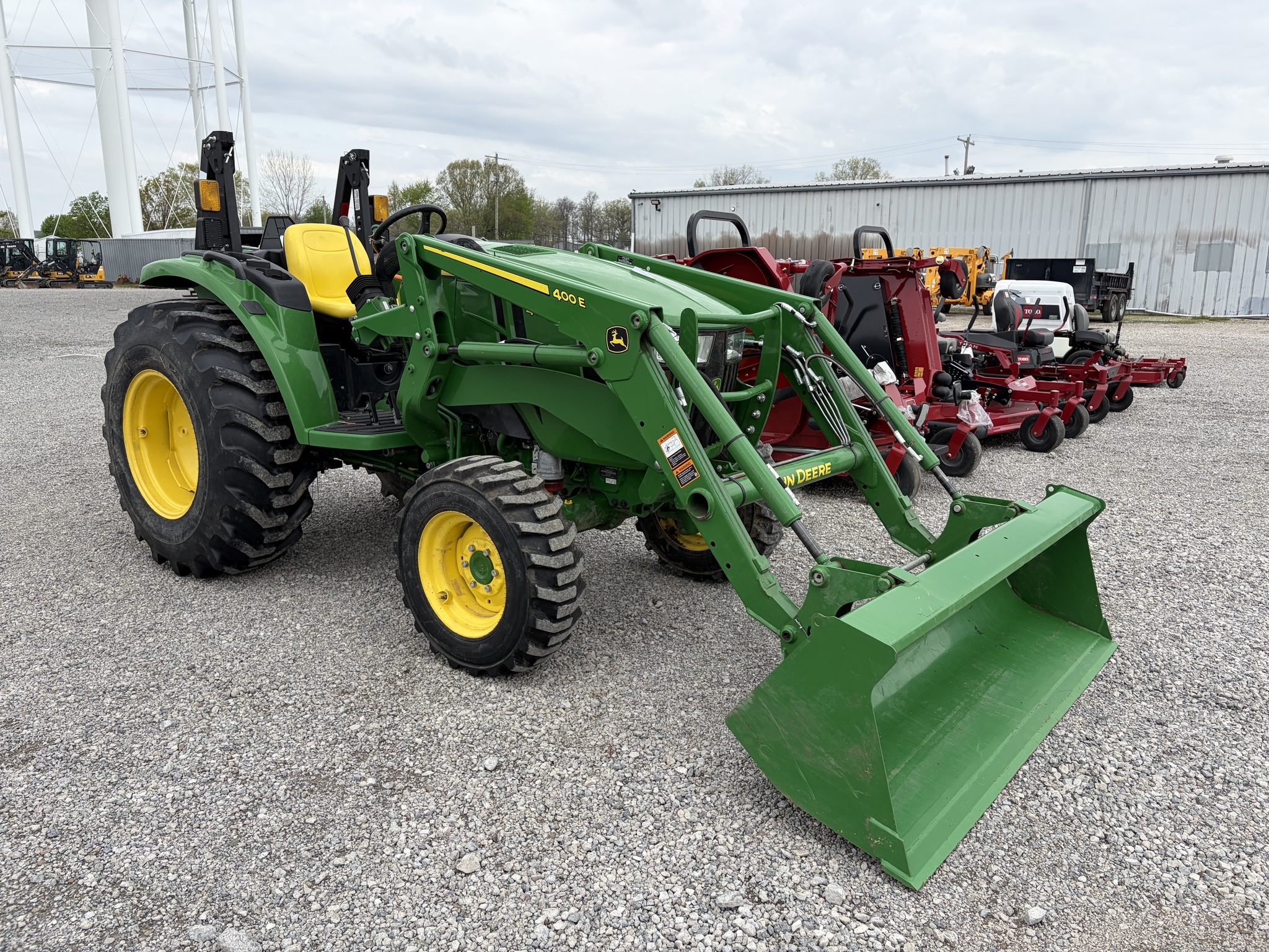 2023 John Deere 4066M Image 8