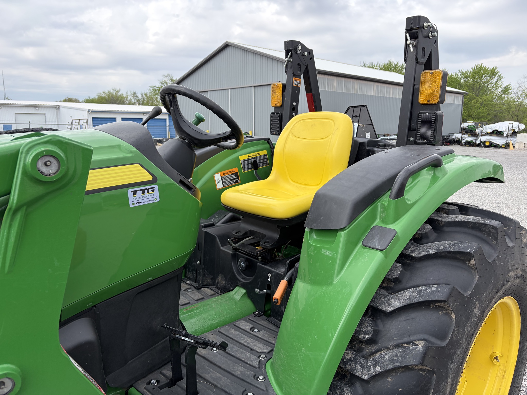 2023 John Deere 4066M Image 3