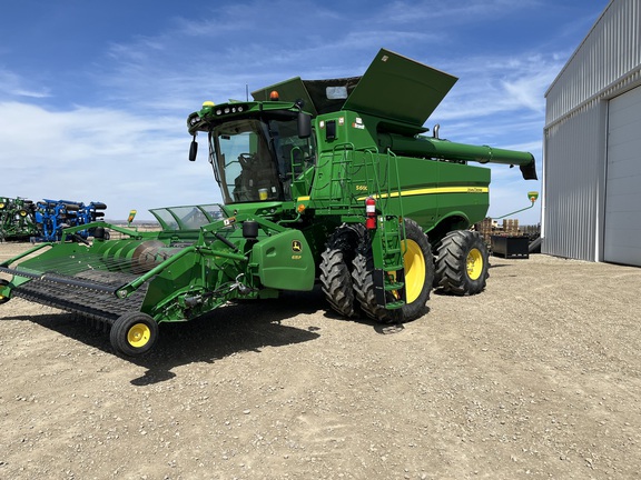 Photo of a 2014 John Deere S680