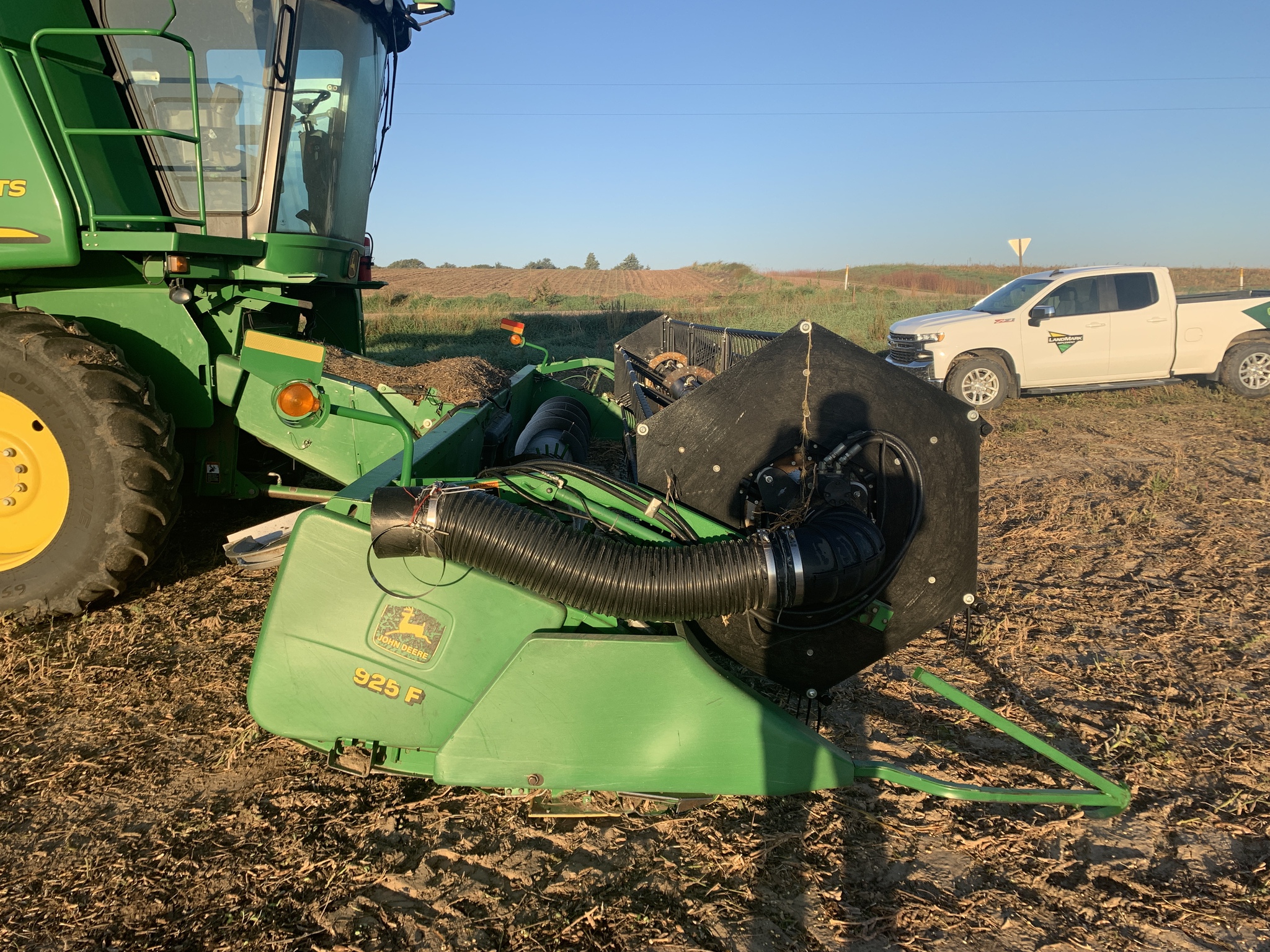 2001 John Deere 925 Image 3