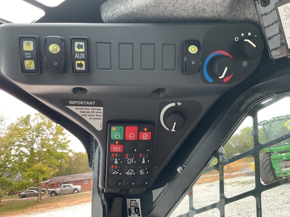 Photo of 2024 John Deere 320G