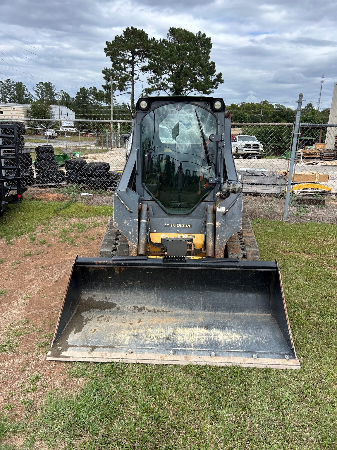 2016 John Deere 317G Image 2