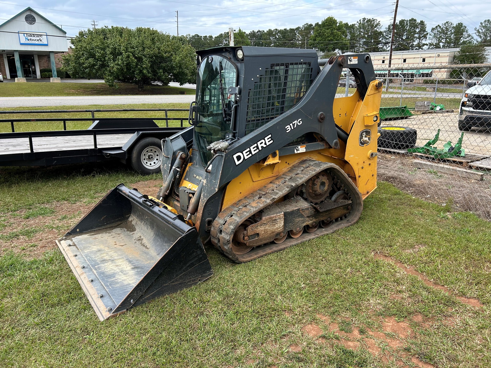 2016 John Deere 317G Image 3