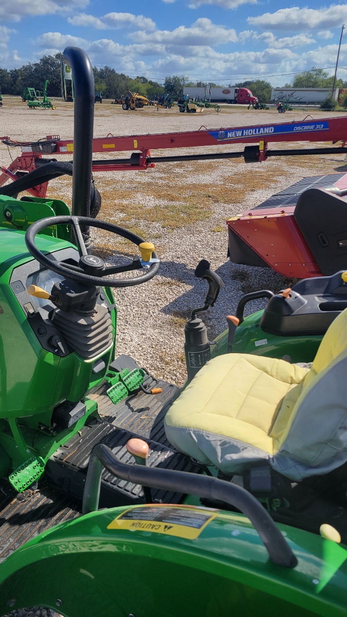 2022 John Deere 5055E Image 7