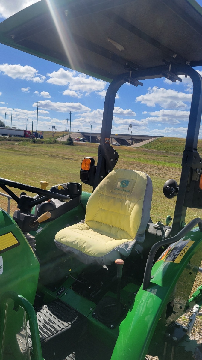2022 John Deere 5055E Image 6