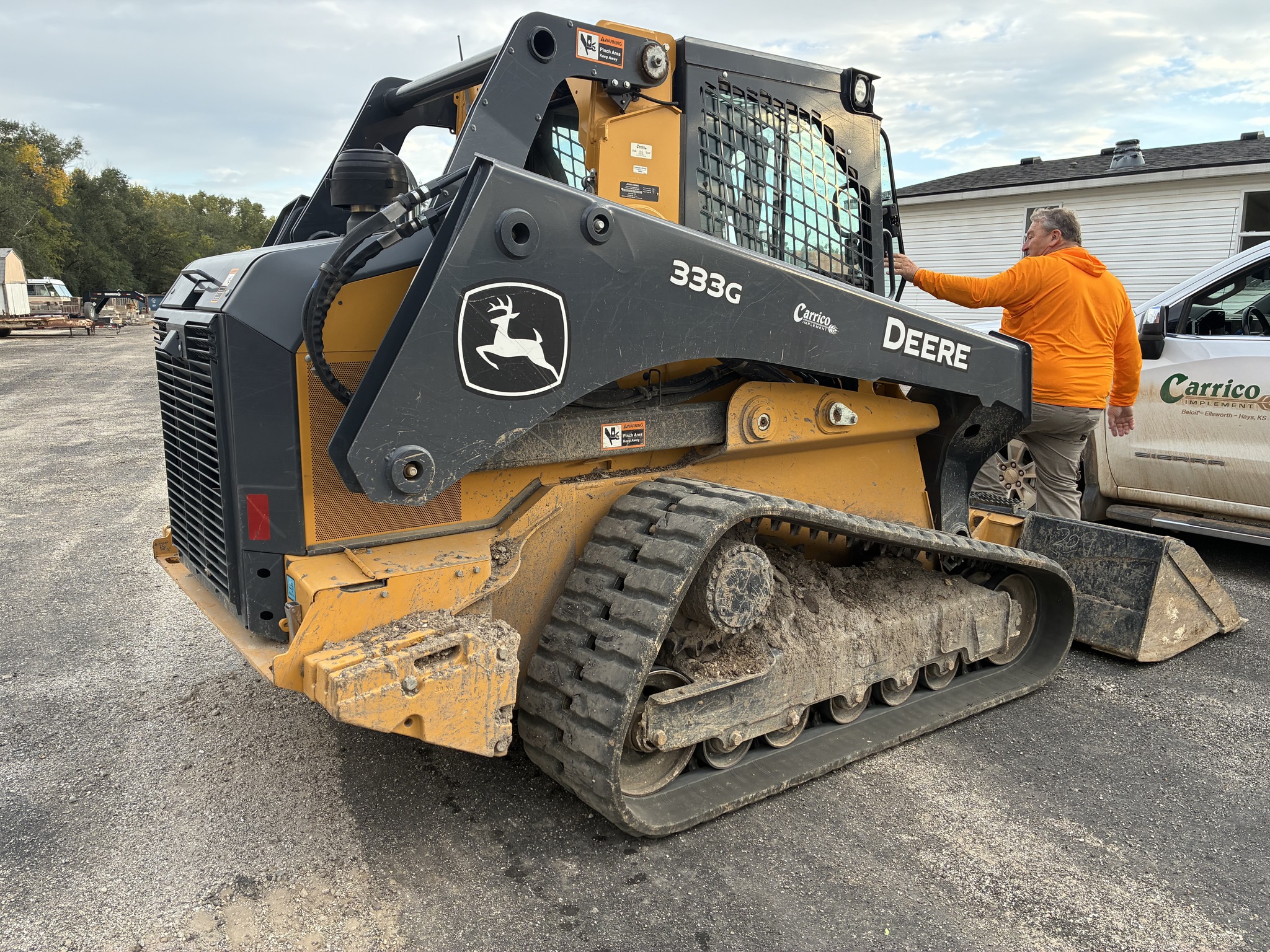 John Deere 333G Image 1