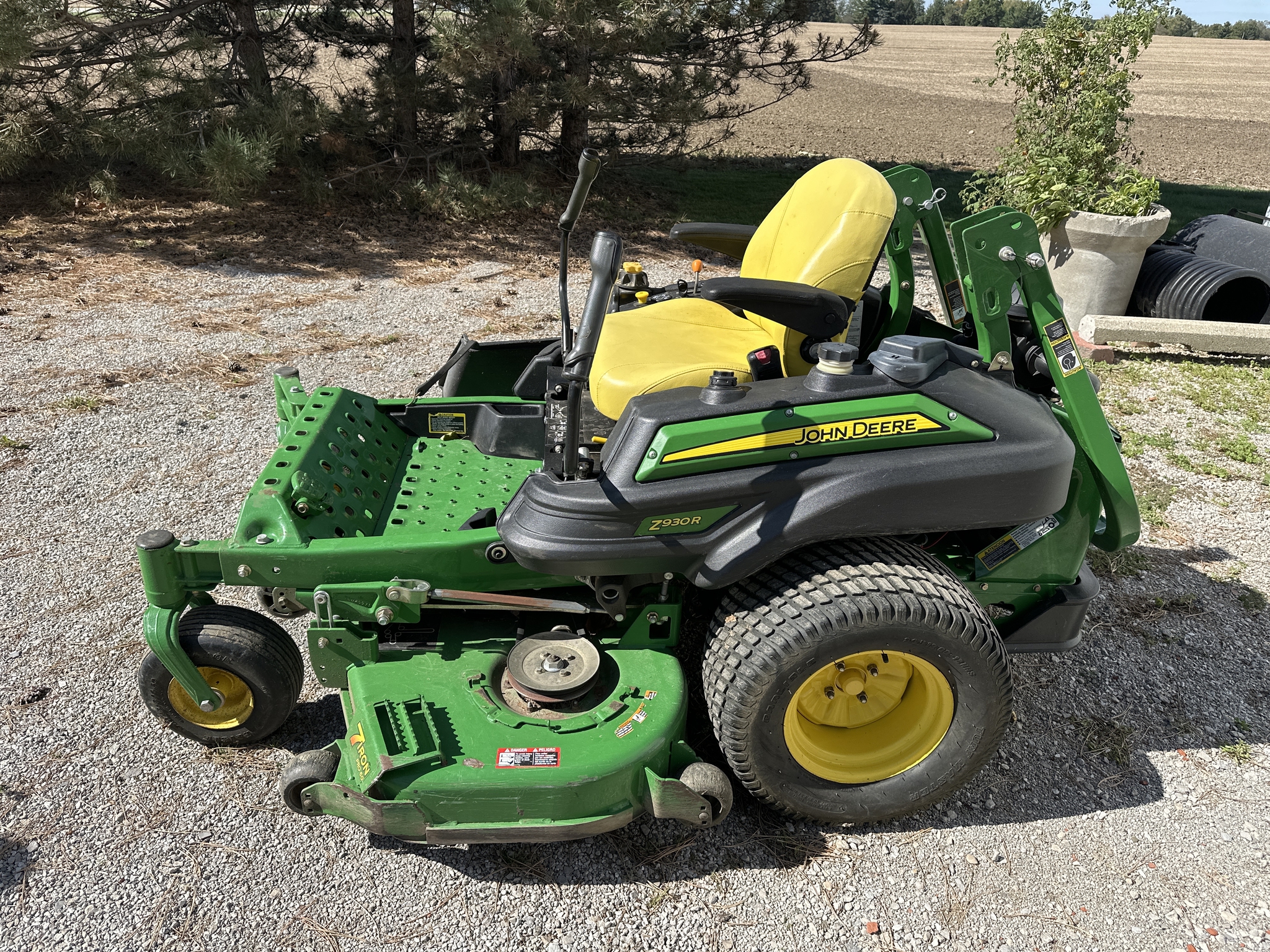 2013 John Deere Z930R Image 2