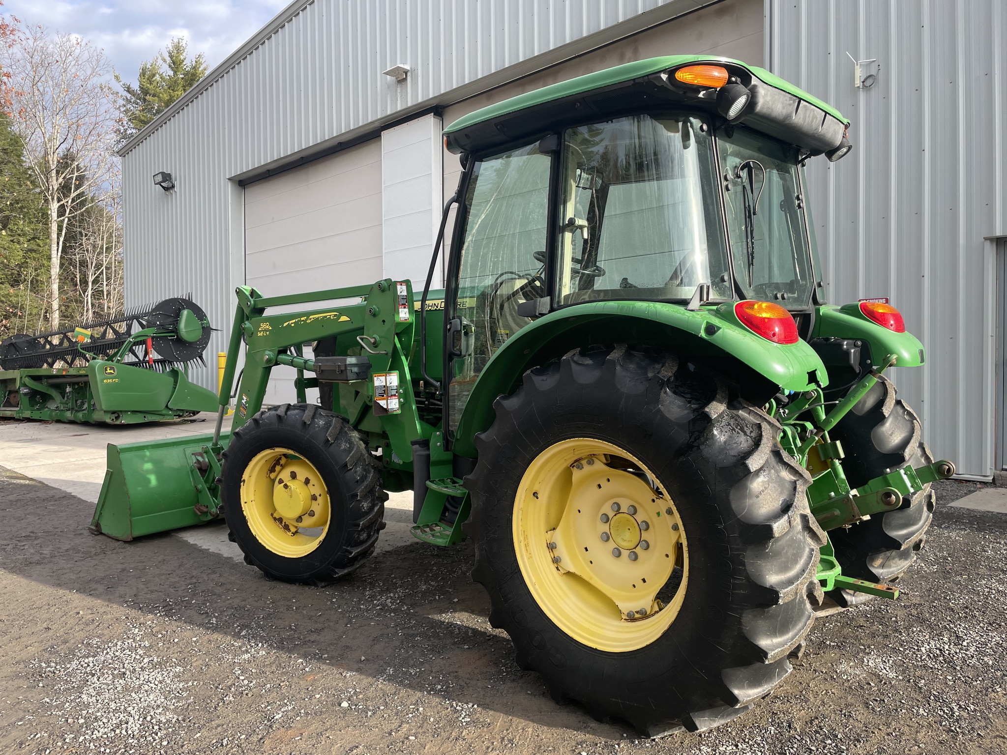 2014 John Deere 5085E Image 2