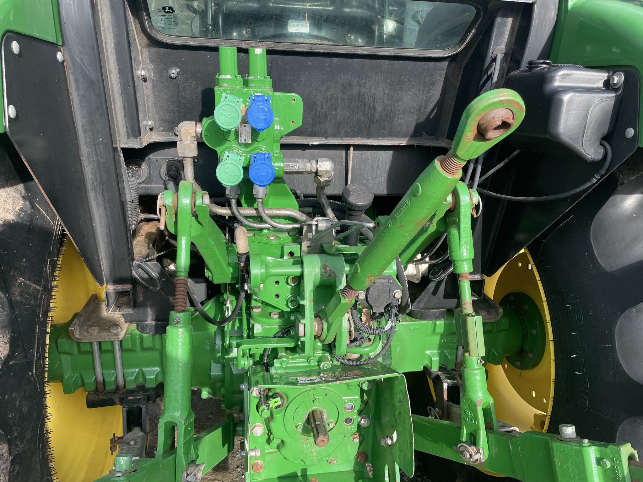 2014 John Deere 5085E Image 4