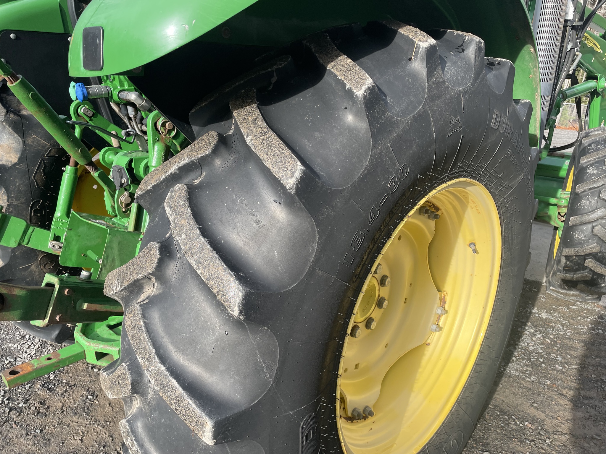 2014 John Deere 5085E Image 8