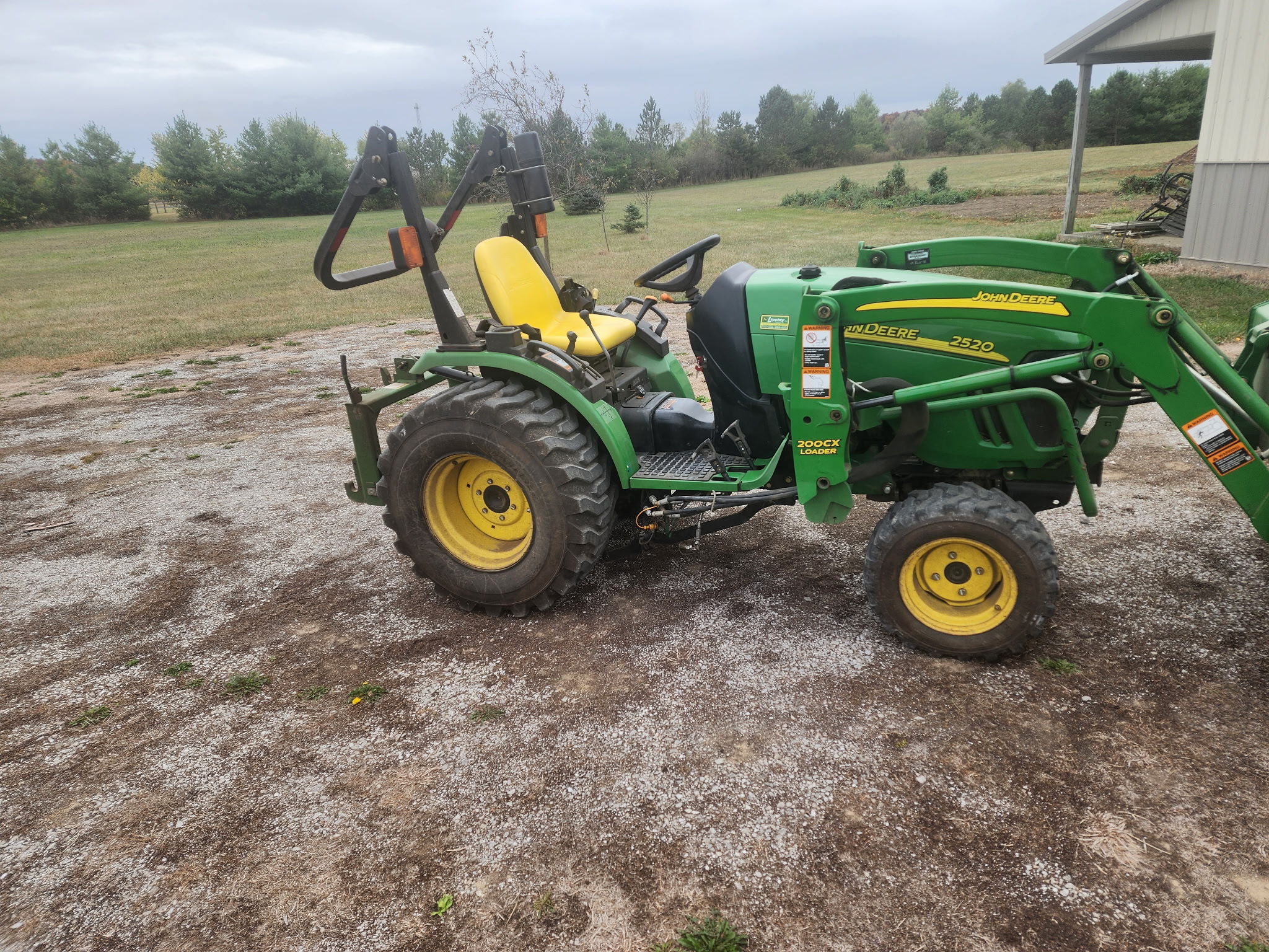 2008 John Deere 2520 Image 3