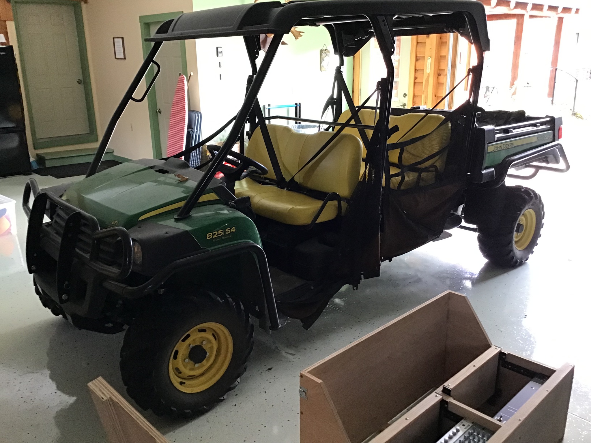 2015 John Deere XUV 825I S4 Image 1