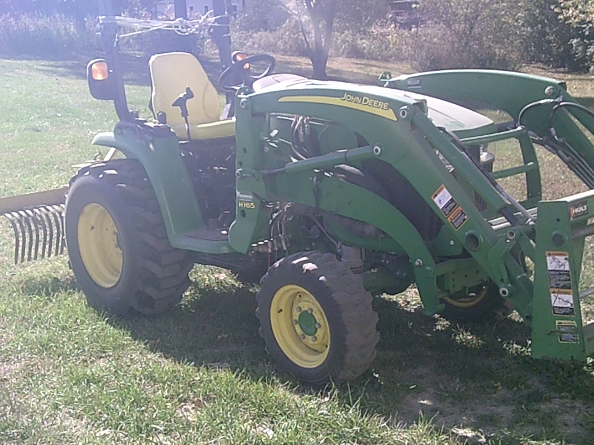 2017 John Deere 3046R Image 1