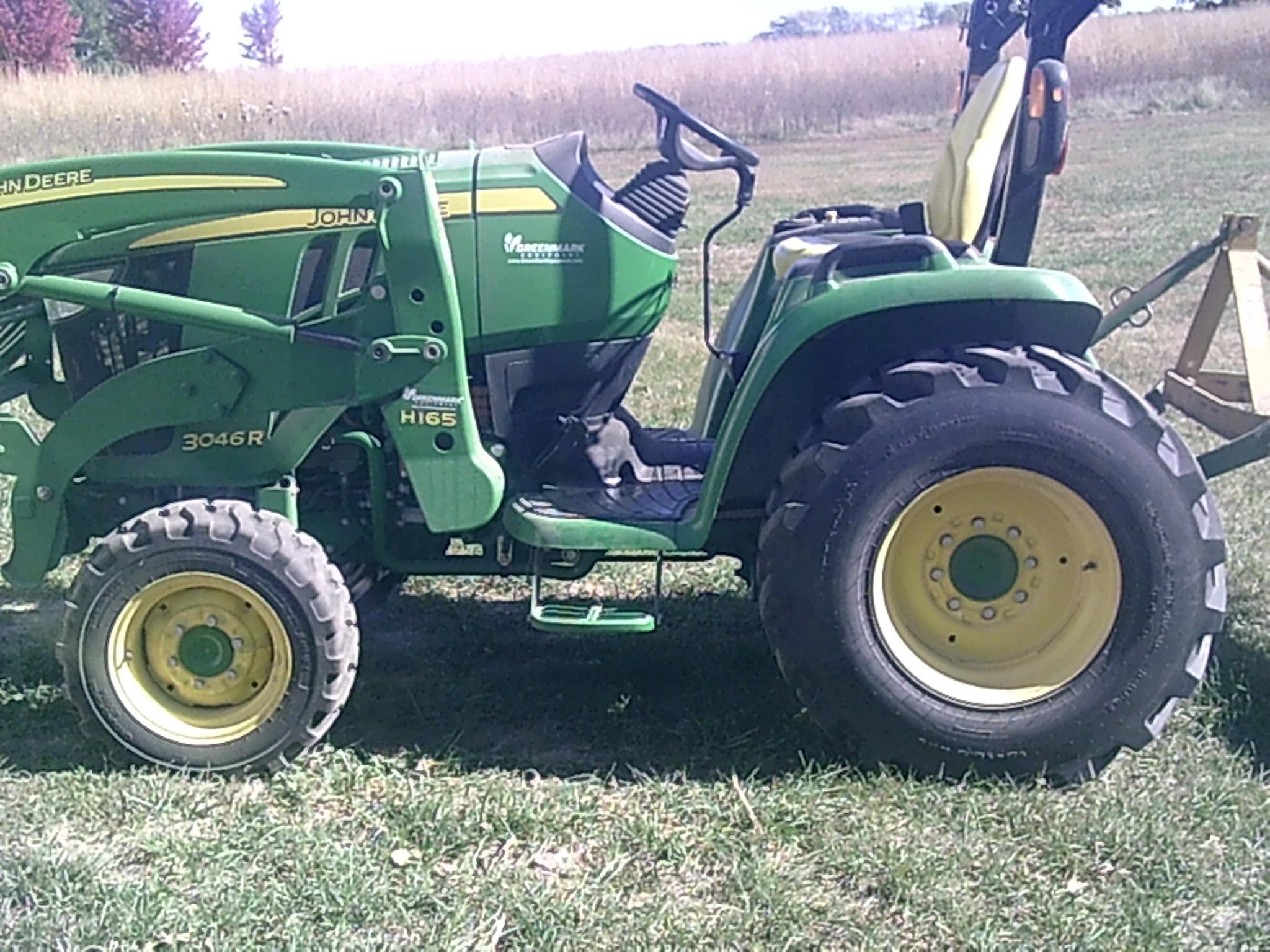 2017 John Deere 3046R Image 2