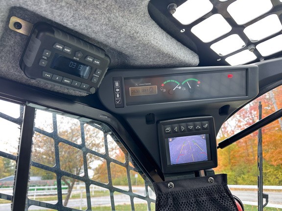 2023 John-Deere 325G