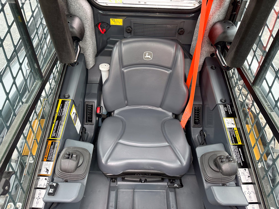 2023 John-Deere 325G