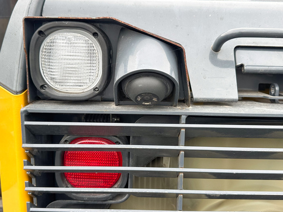 2023 John-Deere 325G