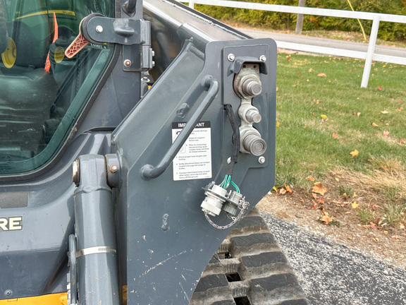 2023 John-Deere 325G