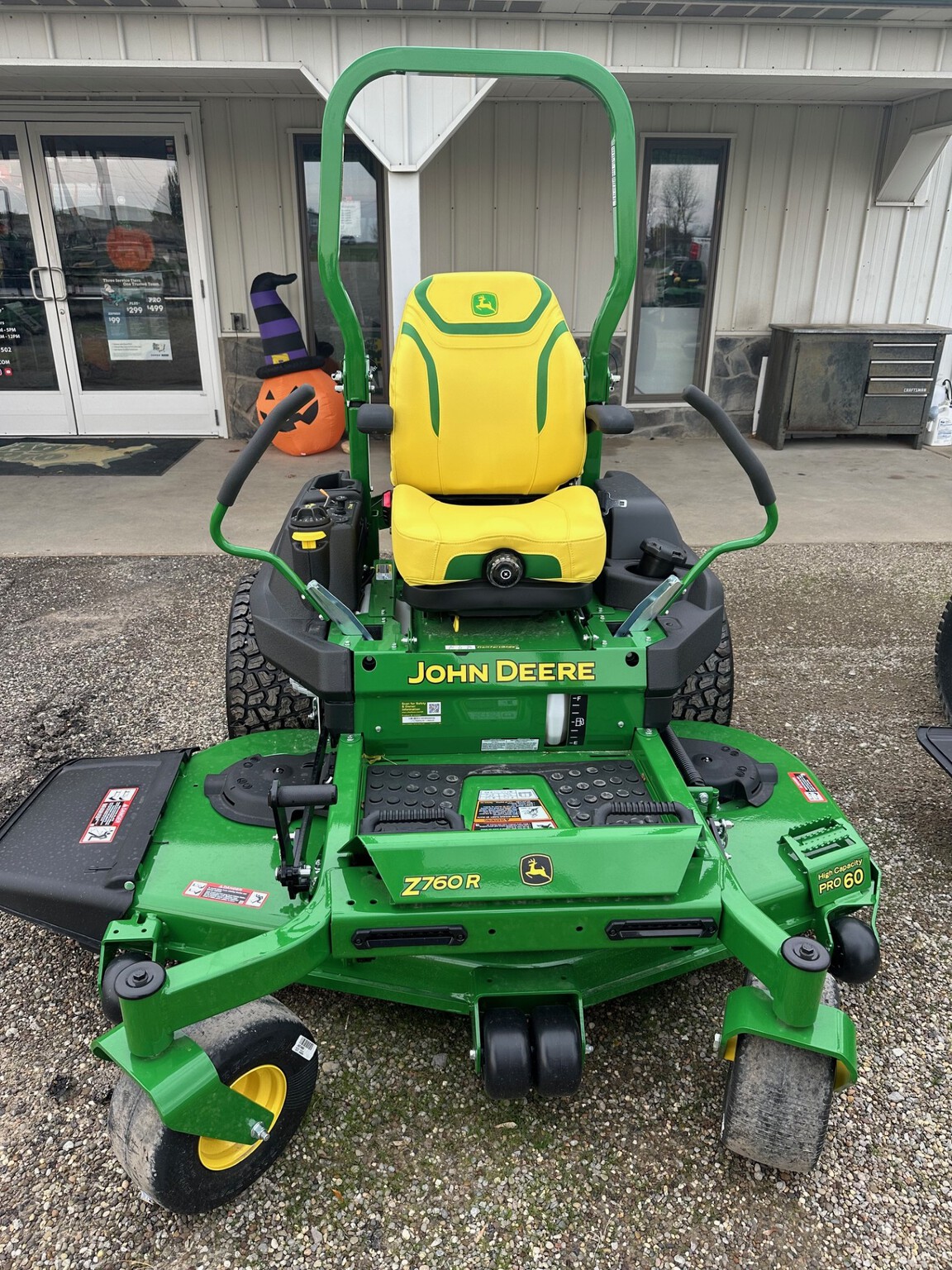 2025 John Deere Z760R Image 3