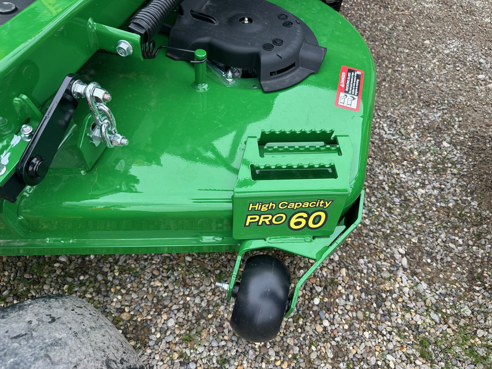 2025 John Deere Z760R Image 2