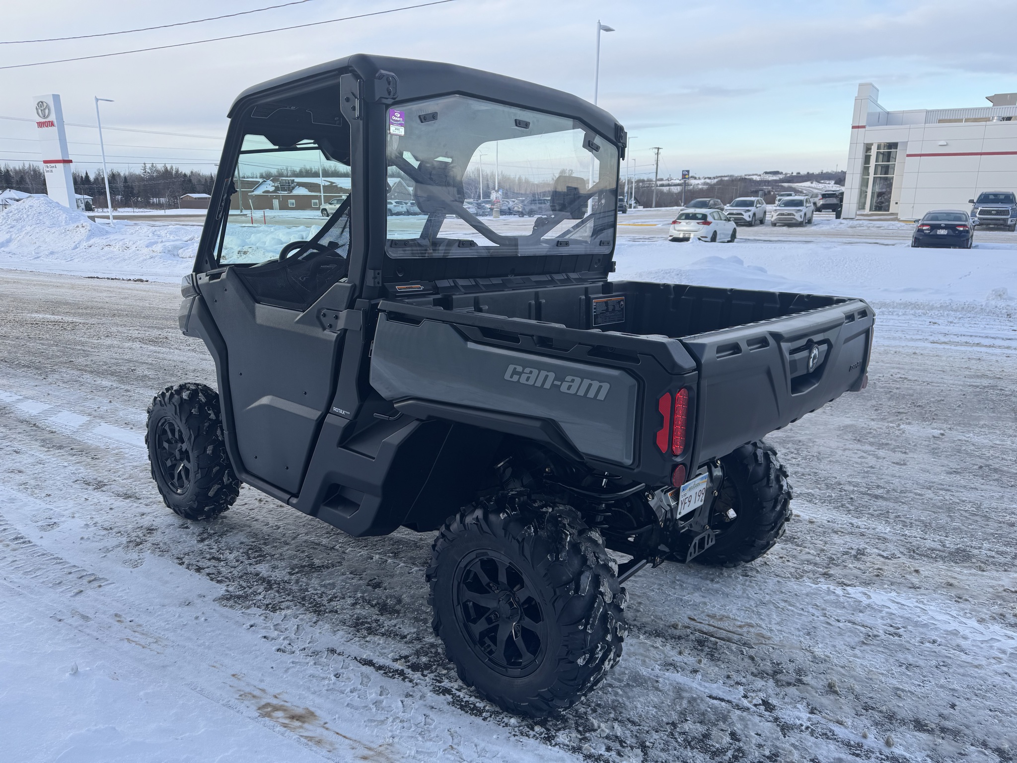 2023 Can-Am Defender HD10 XT Image 3
