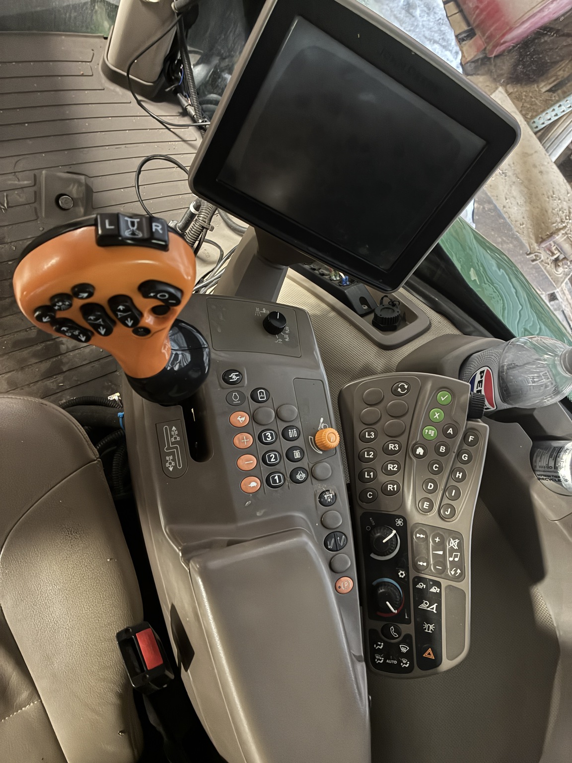 2017 John Deere R4045 Image 9