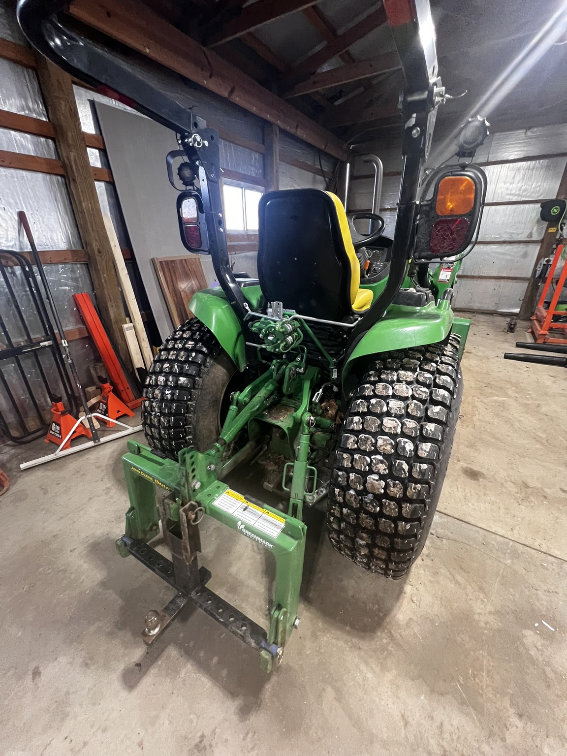 2022 John Deere 3046R Image 4