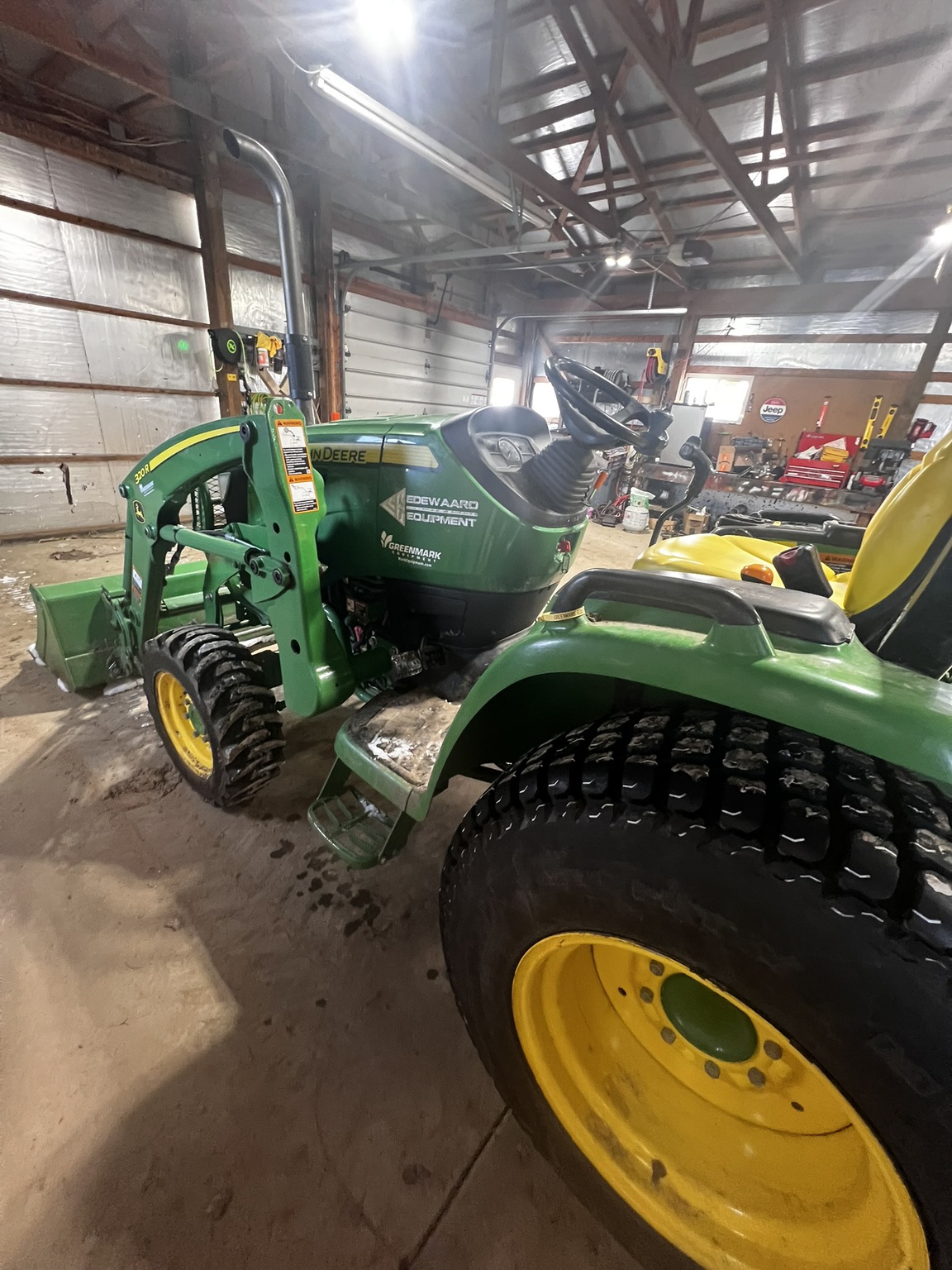 2022 John Deere 3046R Image 3