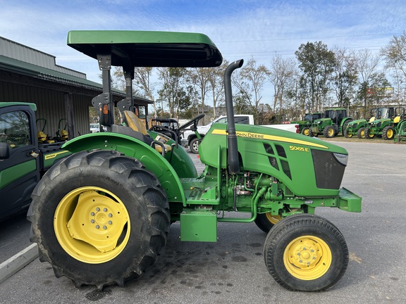 2019 John Deere 5065E Photo 1