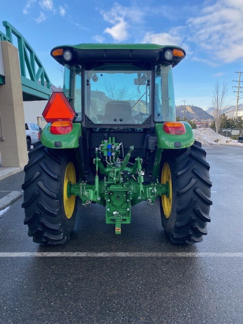 2022 John Deere 5100E Image 6