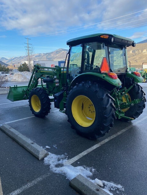 2022 John Deere 5100E Image 5