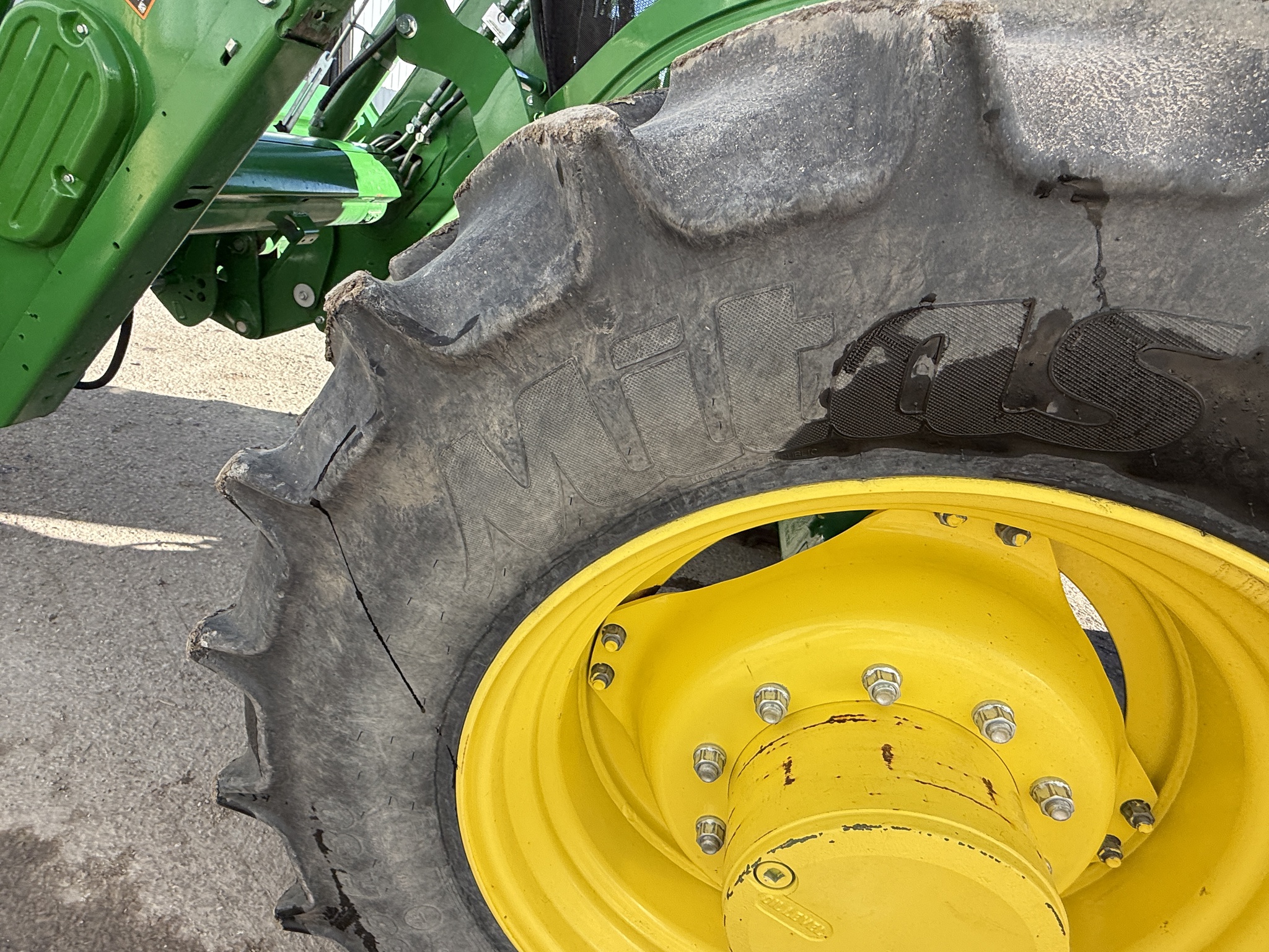 2022 John Deere 6145M Image 14