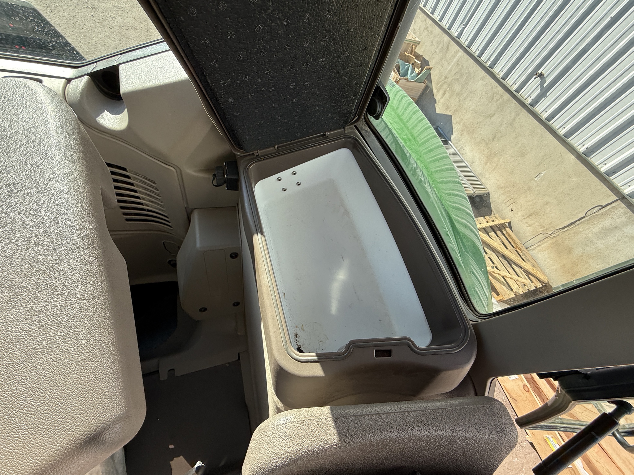 2022 John Deere 6145M Image 21