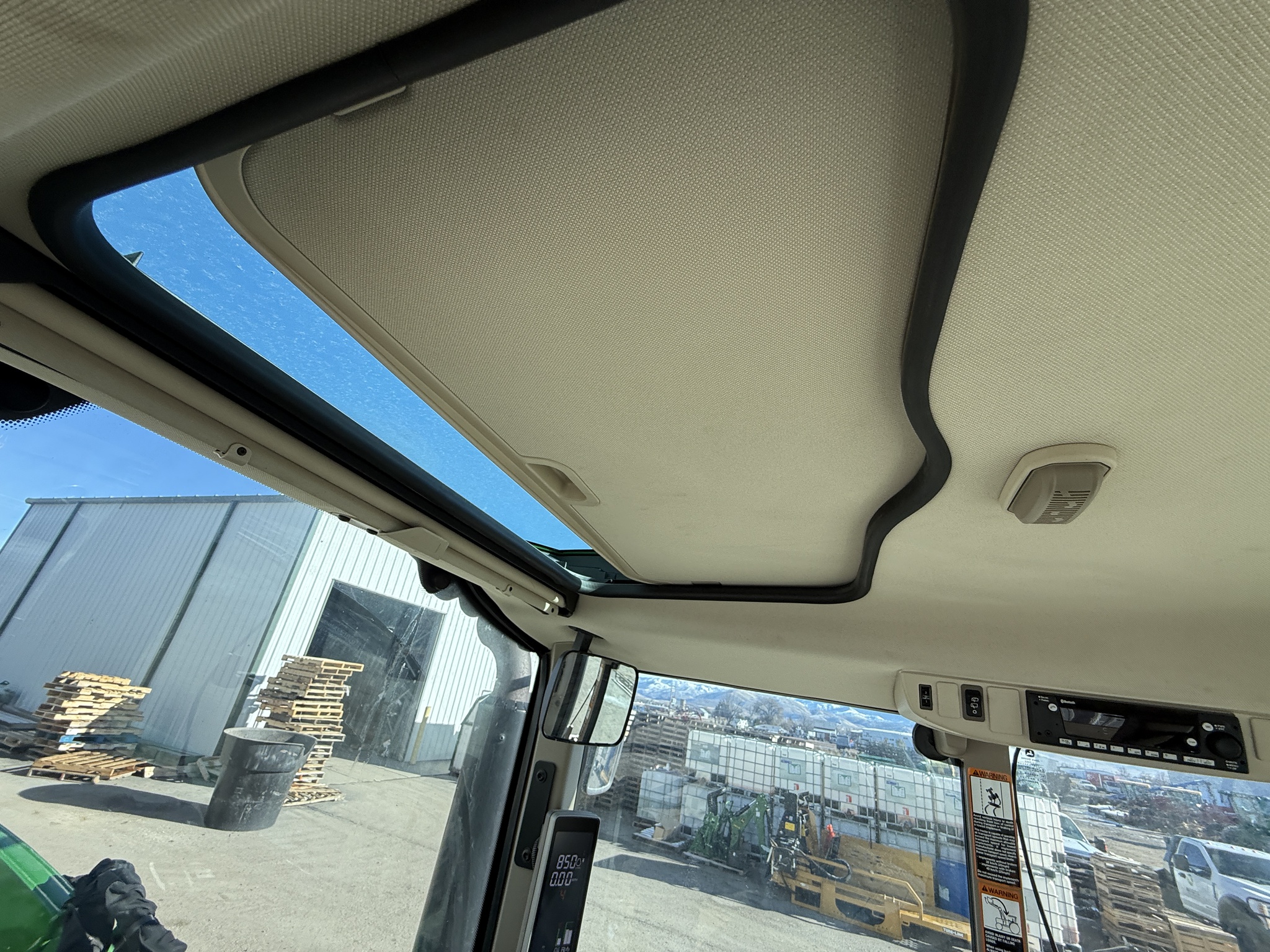 2022 John Deere 6145M Image 26