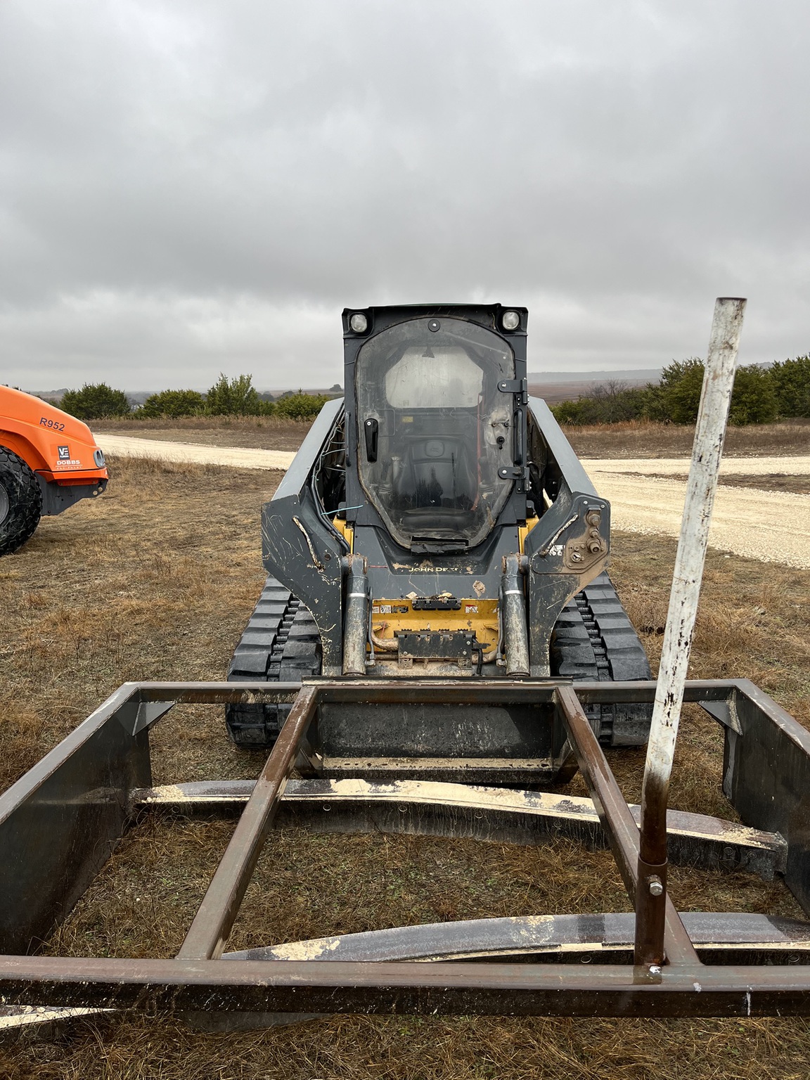 2017 John Deere 333G Image 2